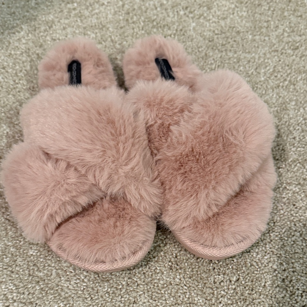 Cozy Faux Fur Slippers in Blush Pink